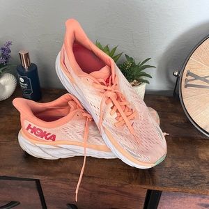 HOKA CLIFTON 8 Running Shoes. Women. SZ 11B.